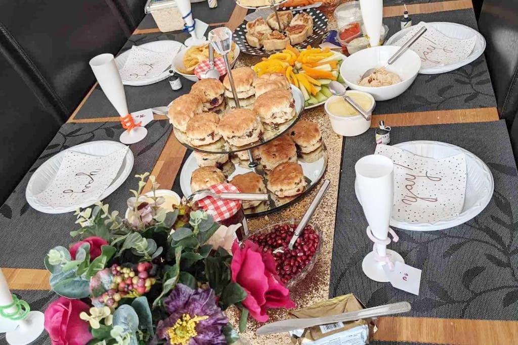 Hen & Stag Retreat Weekend Stay Sleeps 10 To 30 Thetford Eksteriør bilde