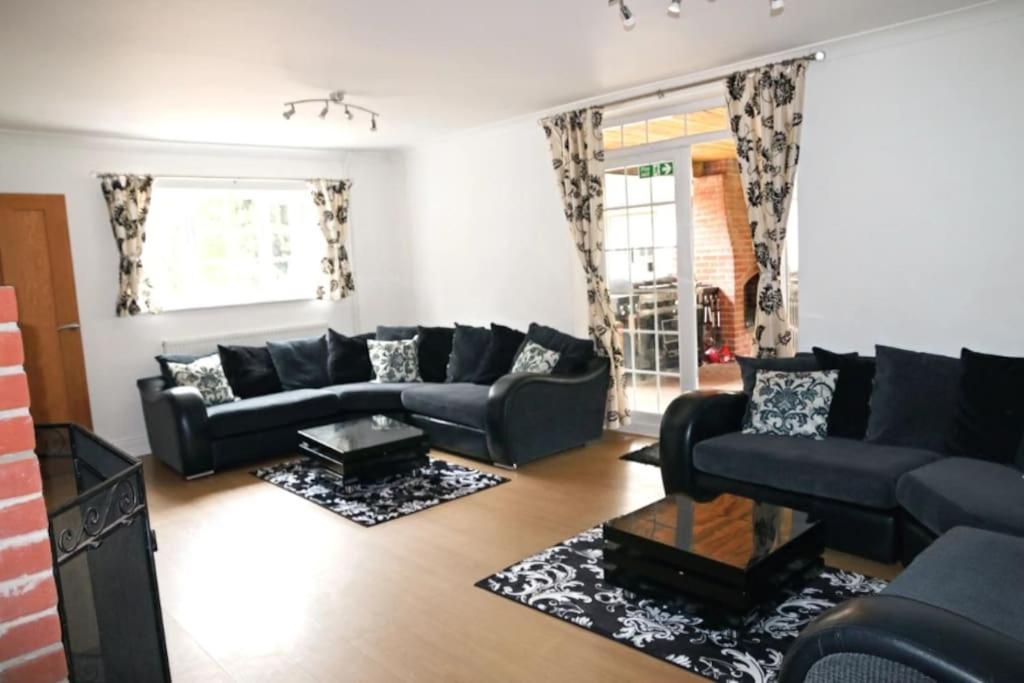 Hen & Stag Retreat Weekend Stay Sleeps 10 To 30 Thetford Eksteriør bilde