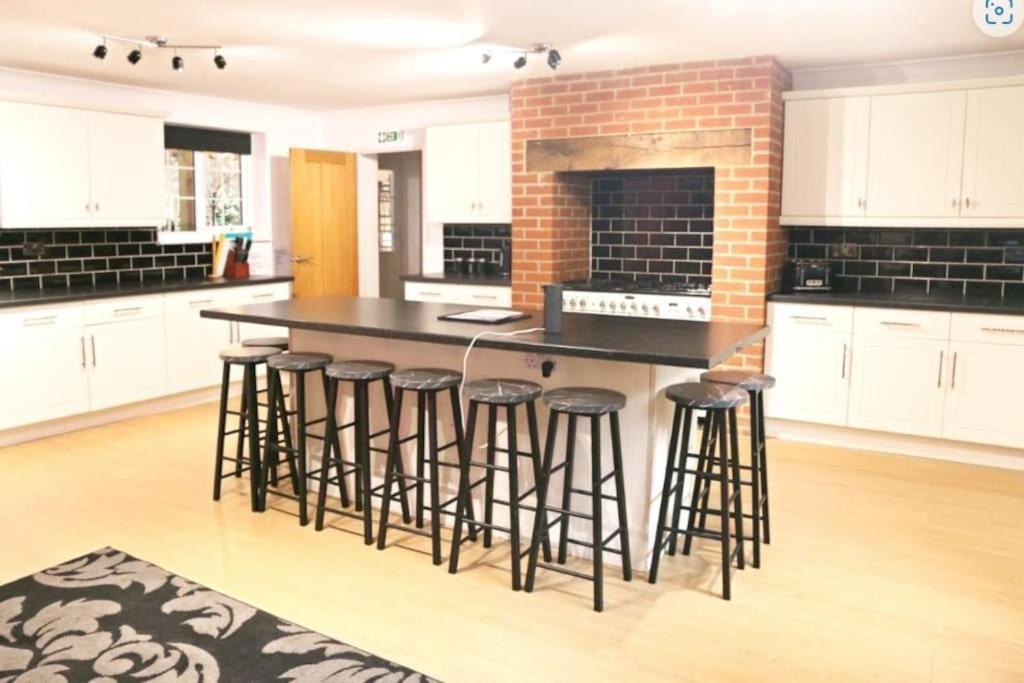 Hen & Stag Retreat Weekend Stay Sleeps 10 To 30 Thetford Eksteriør bilde